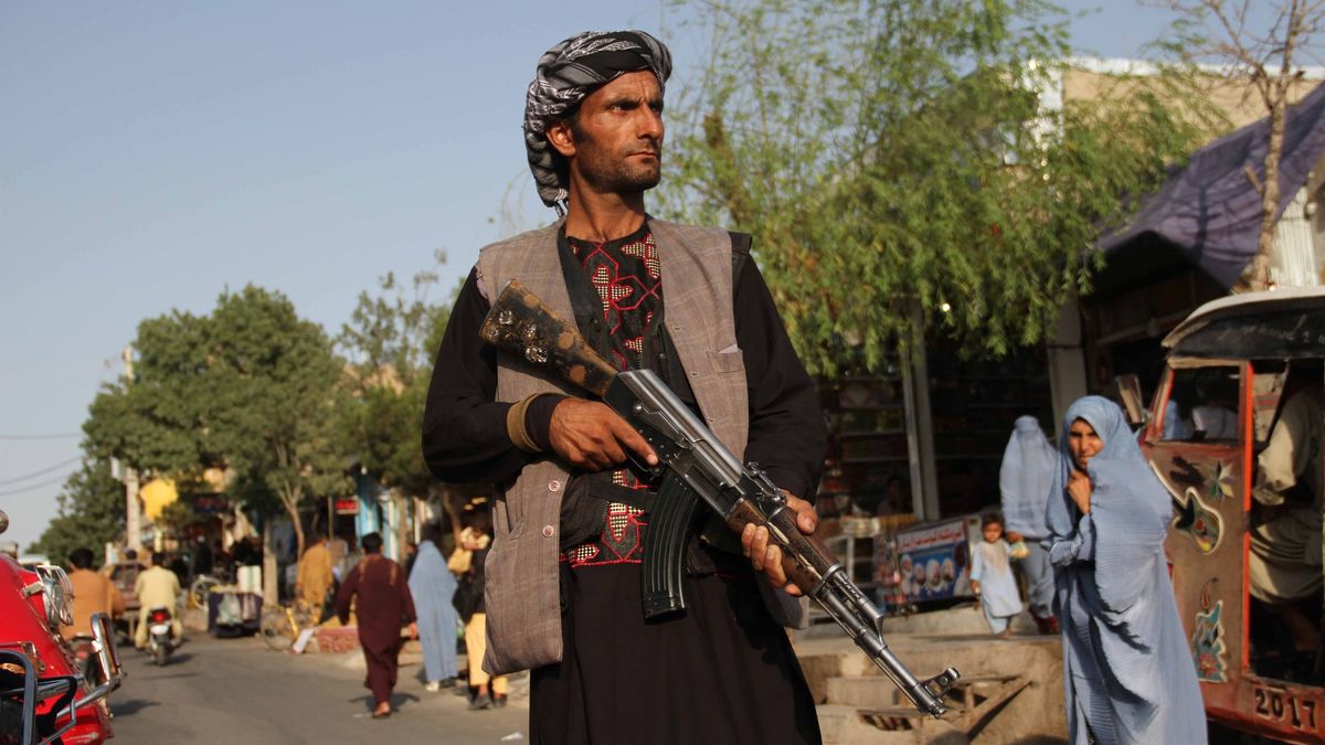 První den pod Tálibánem: S pláčem pálila džínsy a bratr koupil burku